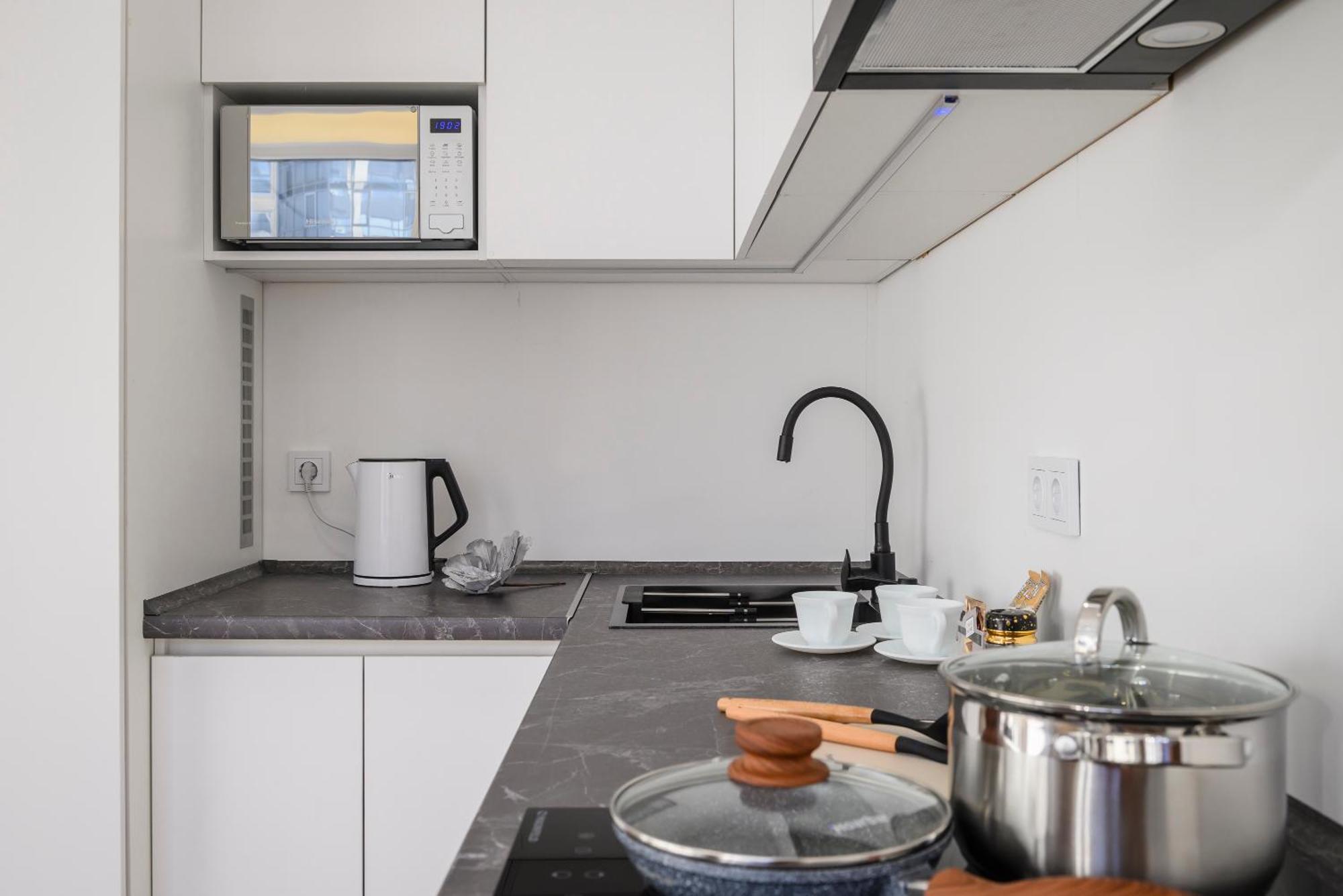 Five Business-Class Rooms In R-House Near Mega Center Almaty Luaran gambar