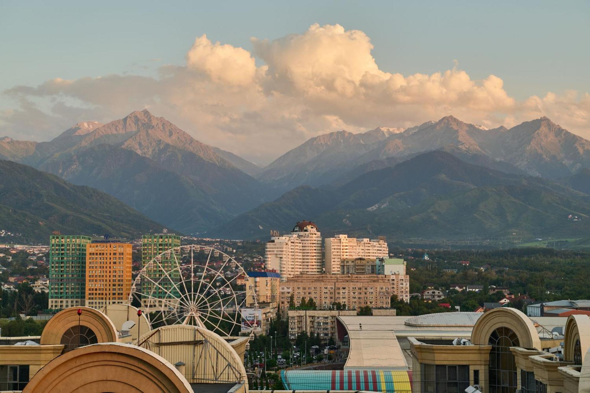 Five Business-Class Rooms In R-House Near Mega Center Almaty Luaran gambar