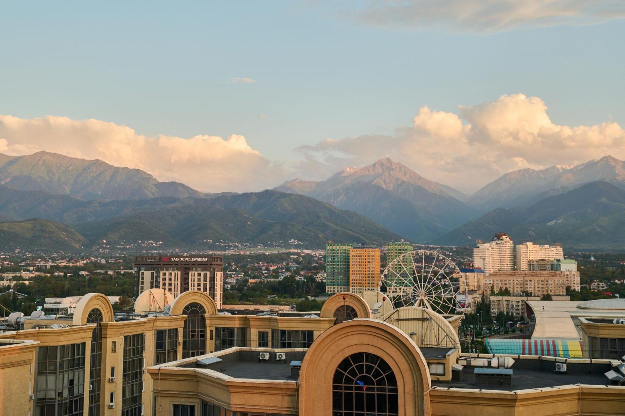 Five Business-Class Rooms In R-House Near Mega Center Almaty Luaran gambar