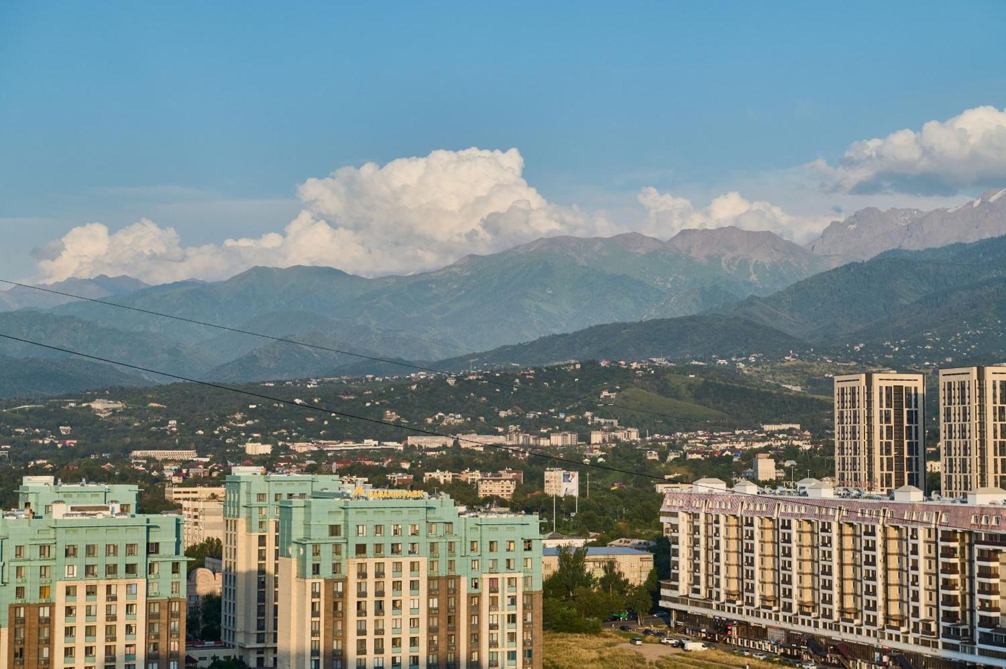 Five Business-Class Rooms In R-House Near Mega Center Almaty Luaran gambar